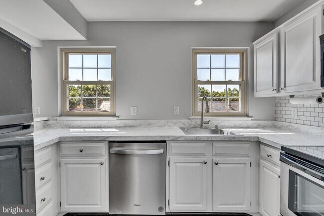 Building Photo - 525 Bashford Ln