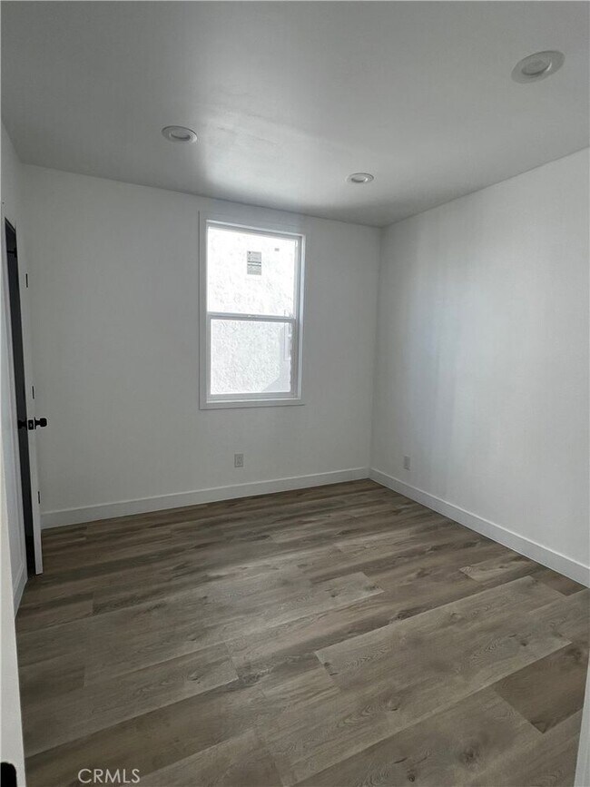 Building Photo - 1125 W 43rd St