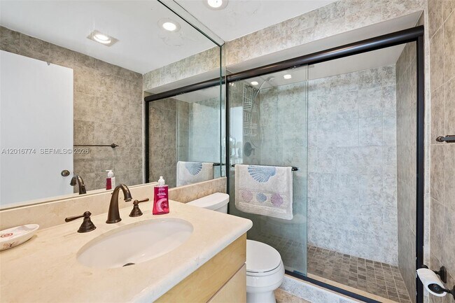 Building Photo - 3111 N Ocean Dr