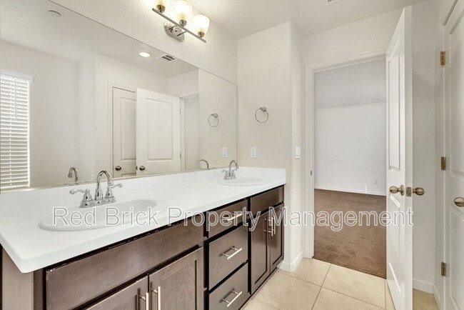 Building Photo - 393 Sullivan Dr