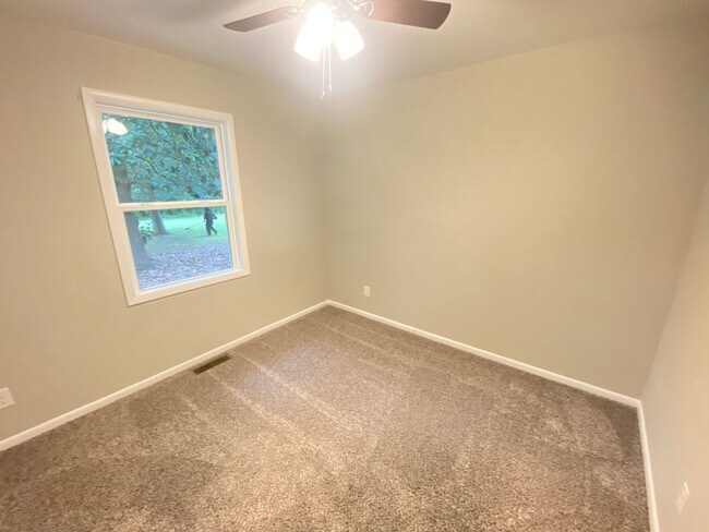 Building Photo - 3bd/1ba House Renovated In 2021 near Hwy 21 & Hwy 70