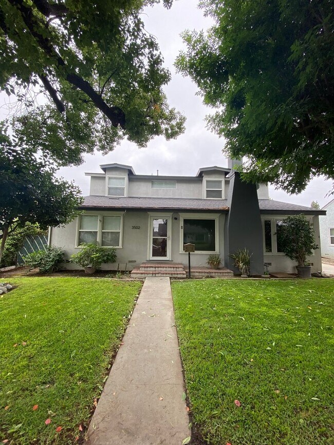 Building Photo - Long Beach: 4 bedroom 3 bath with Spacious...