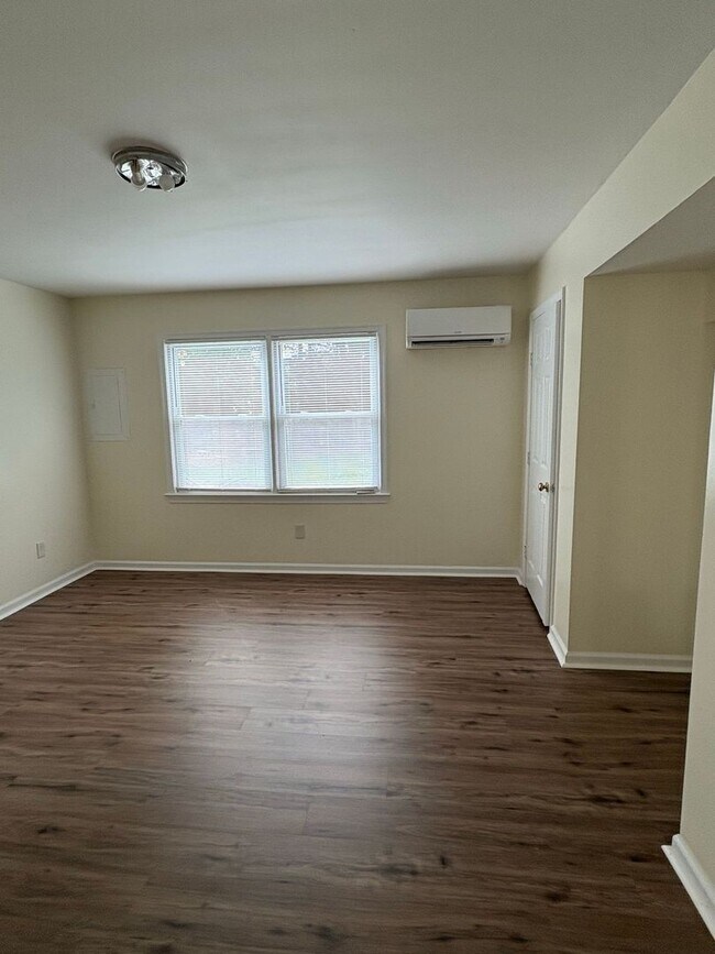 Building Photo - 2518 Cedarwood Dr