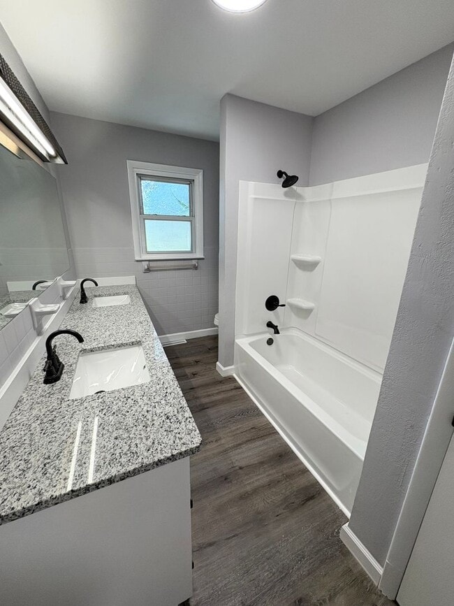Building Photo - Spacious & Updated 4 Bedroom Home!