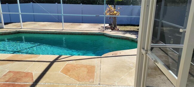 Building Photo - 4550 Fernway Dr