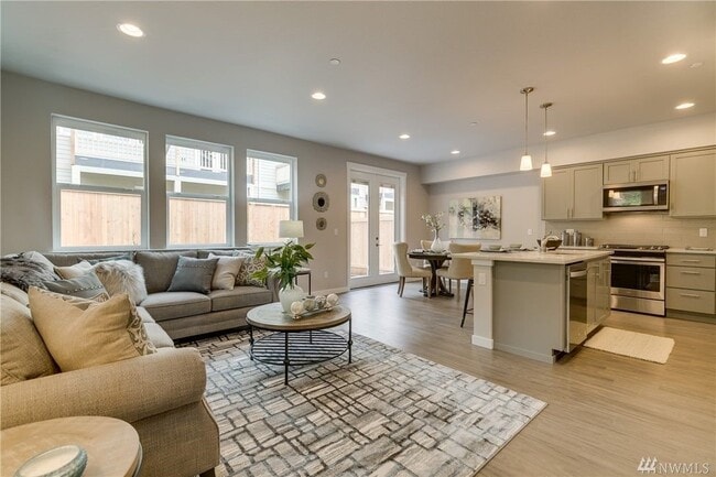 Building Photo - LIKE NEW RENTAL ~ The Forest on Filbert!