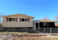 Building Photo - 4 Bed/1.5 Home Bath in Ogden