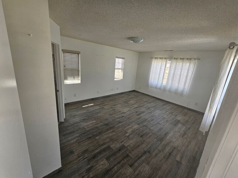 Building Photo - 5091 Quail Cir