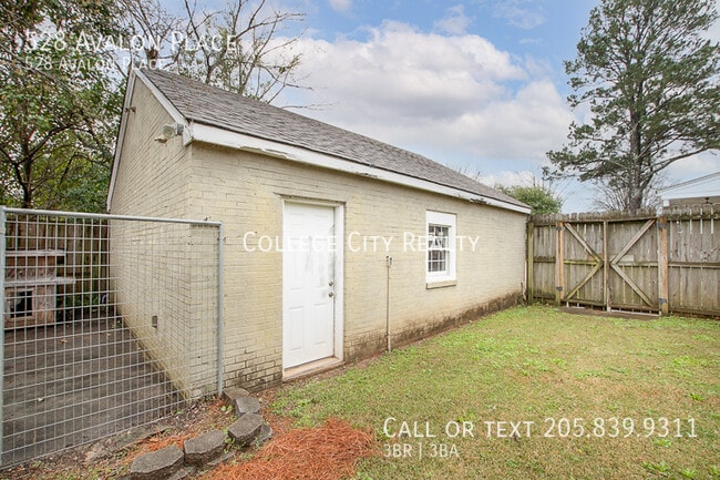 Primary Photo - 528 Avalon Pl