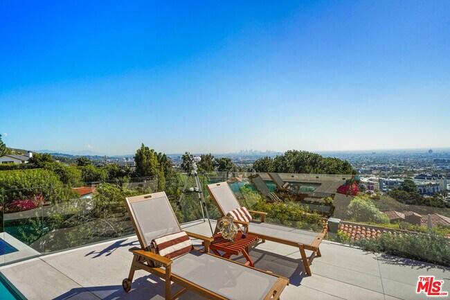 Building Photo - 8242 Hillside Ave