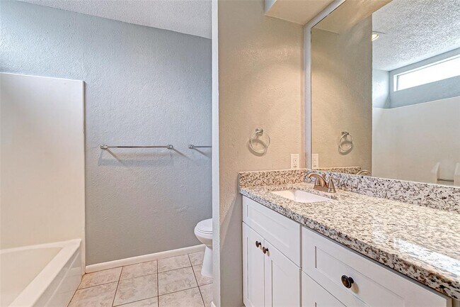 Building Photo - 7983 Kendalia Dr