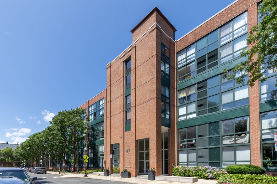 Building Photo - 42 8th St