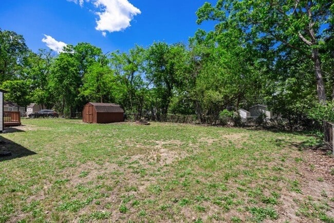 Building Photo - Spacious 3-Bedroom Home with Large Yard in Browns Mills