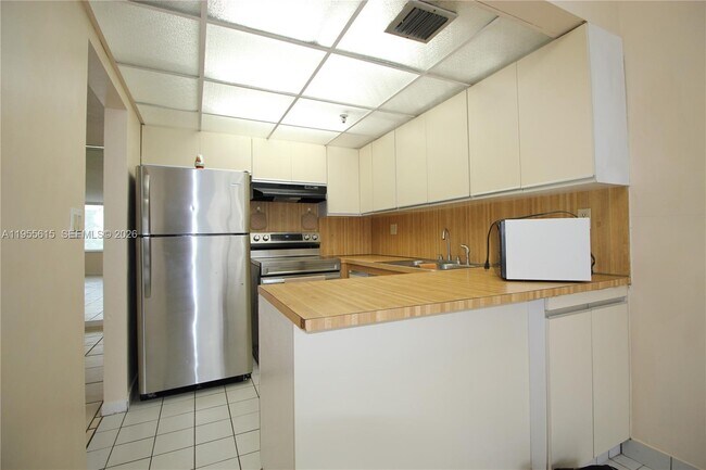 Building Photo - 17890 W Dixie Hwy