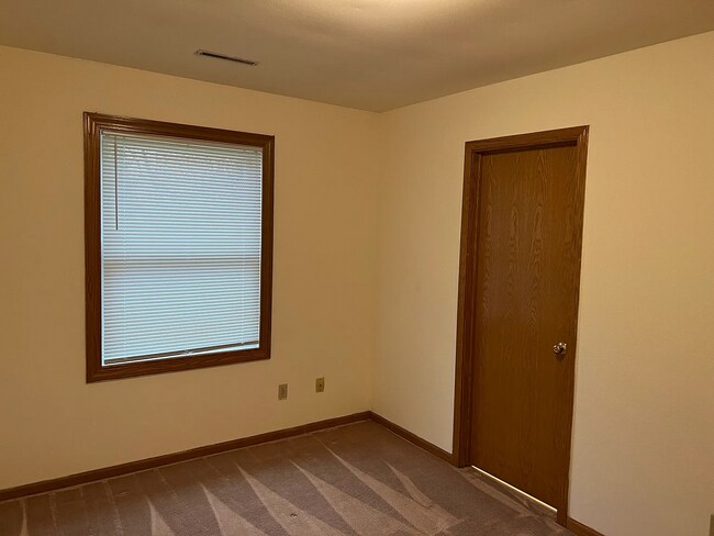 Building Photo - 1095 Heritage Ct