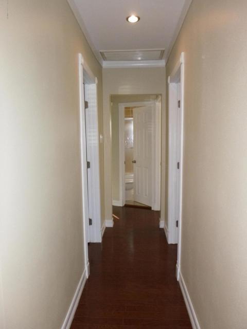 Building Photo - 770 W Altadena Dr