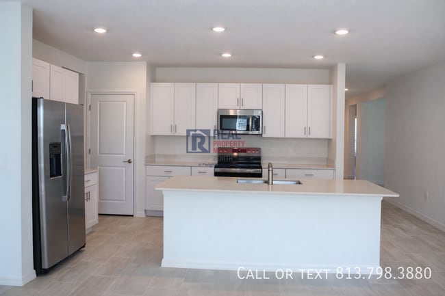 Building Photo - 1716 Tropical Oasis Ave