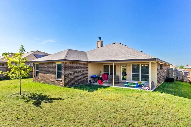 Building Photo - 907 Hickok Dr