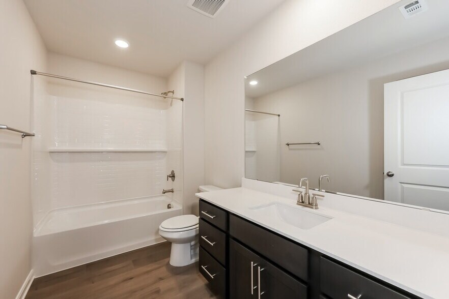 Building Photo - 1218 Kings Pl