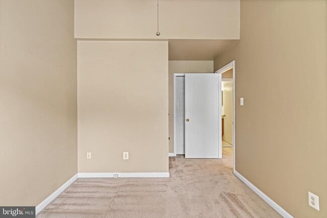Building Photo - 8303 Linden Oaks Ct