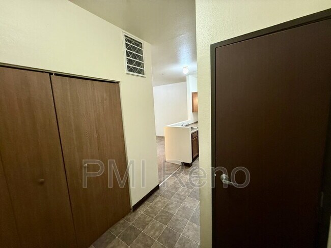 Building Photo - 1600 I St
