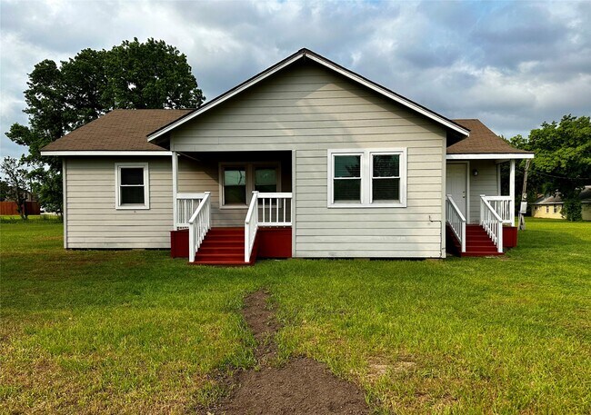 Primary Photo - 318 Melton St