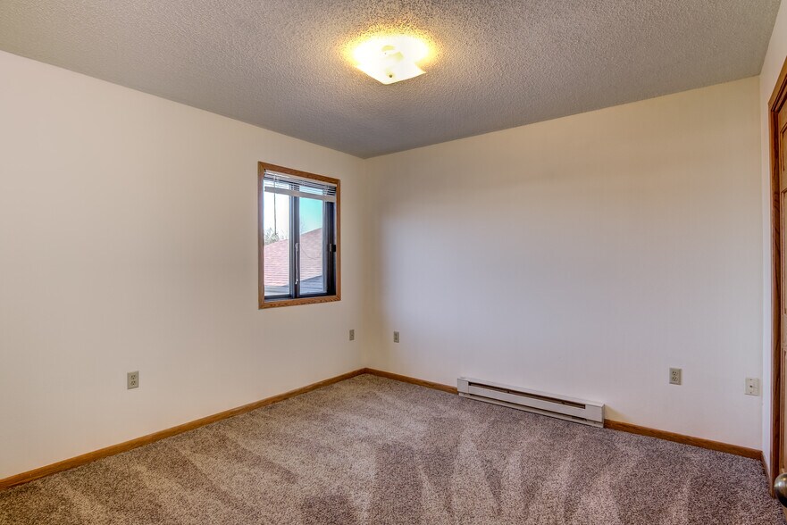 Building Photo - 2804 Edgewood Dr