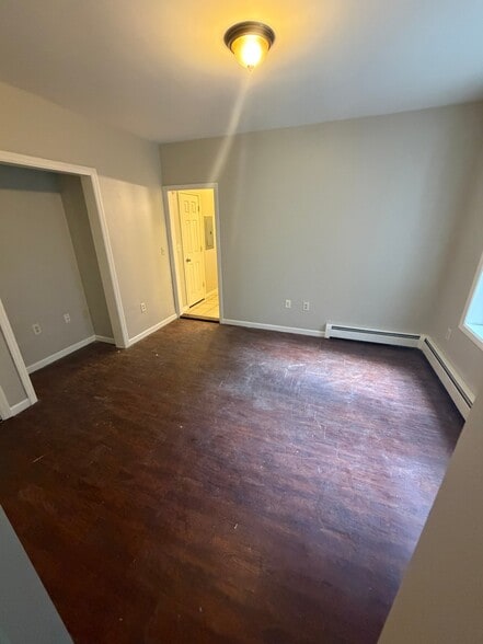 Building Photo - 270 Sigourney St