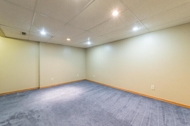 Building Photo - 867 Sheldrake Ct