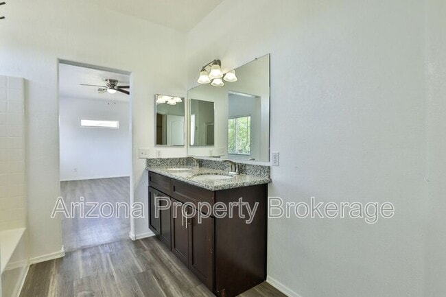 Building Photo - 13264 W Ventura St