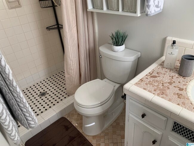 Building Photo - 1624 Lakewood Dr