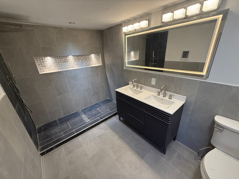 Building Photo - 5247 Landis Ave