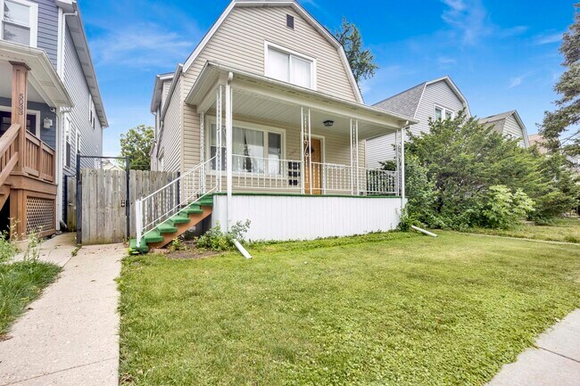 Building Photo - 5037 W Winona St