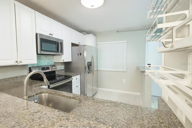 Building Photo - 2124 N Tamiami Trl