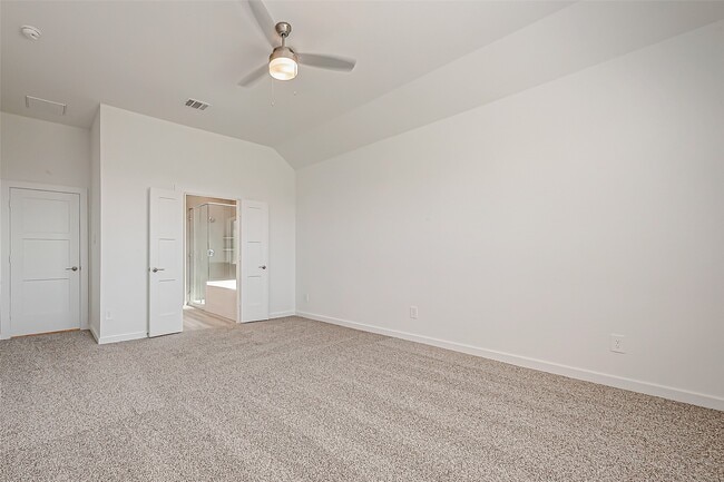 Building Photo - 3264 Voda Bnd Dr