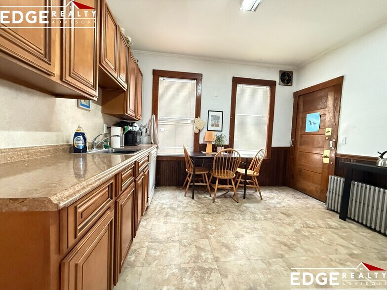 Building Photo - 95 Gardner St