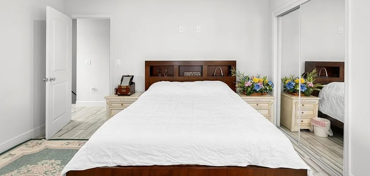 Building Photo - 1143 W 163rd St