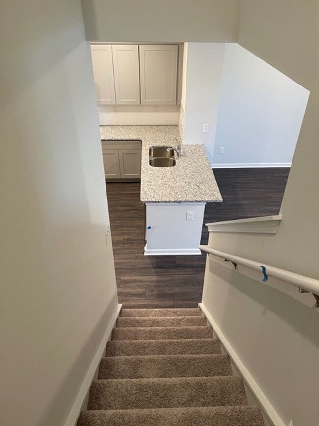 Building Photo - Stunning condo is South Murfreesboro
