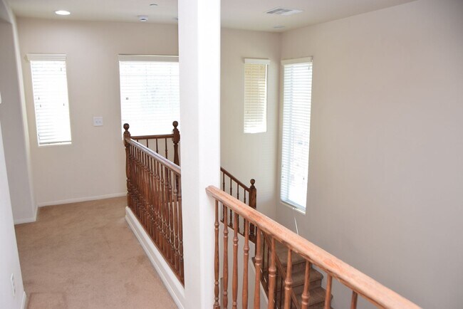 Building Photo - HENDERSON UPGRADED 4 BEDROOM HOME