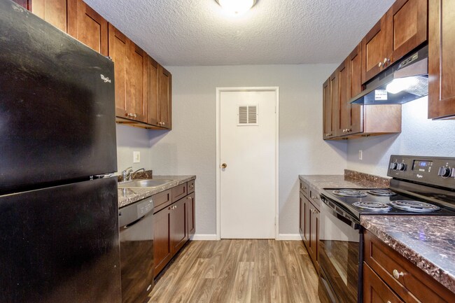 Building Photo - 5400-5600 E 84th Ter- Emerald