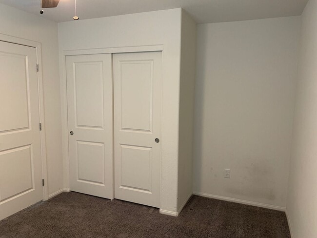 Building Photo - 4 bedroom home in Indian Springs