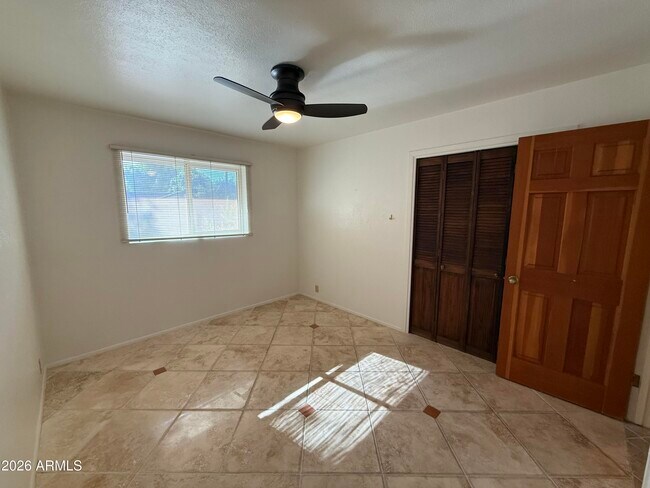 Building Photo - 2114 S La Rosa Dr