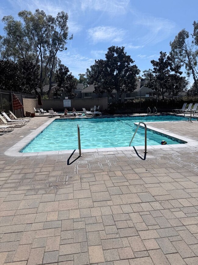 Building Photo - Exclusive Newport Terrace Condos - Trails to the Beach!