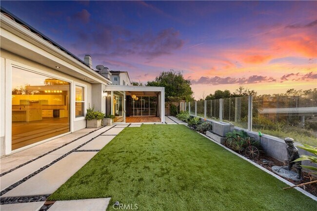 Building Photo - 58 Victoria