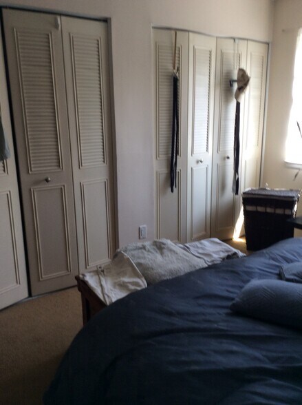 Full wall fitted closets in bedroom - 423 Lawrence Rd