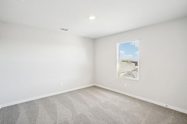 Building Photo - 4012 Sandstone Dr