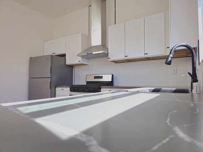 Building Photo - 2711 W 60th St