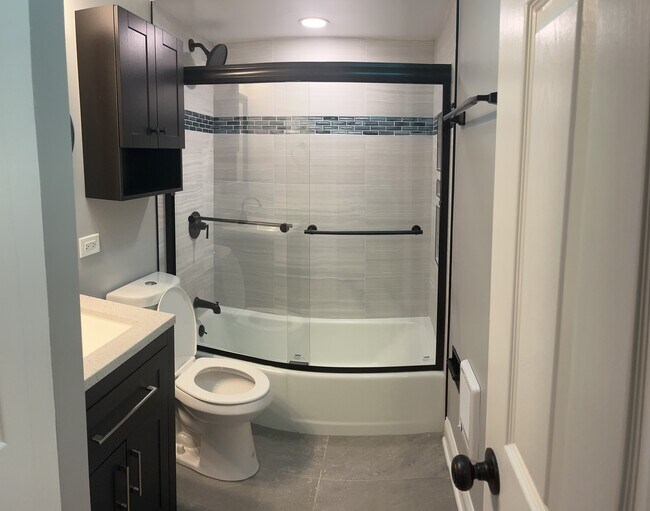 Building Photo - 3760 W 120th St