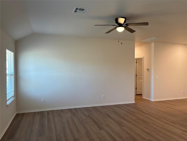 Building Photo - 819 S Wilson Ave