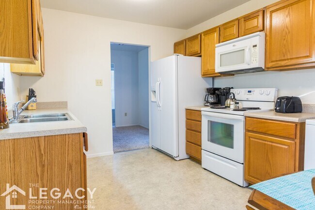 Building Photo - 1203 E 5th St